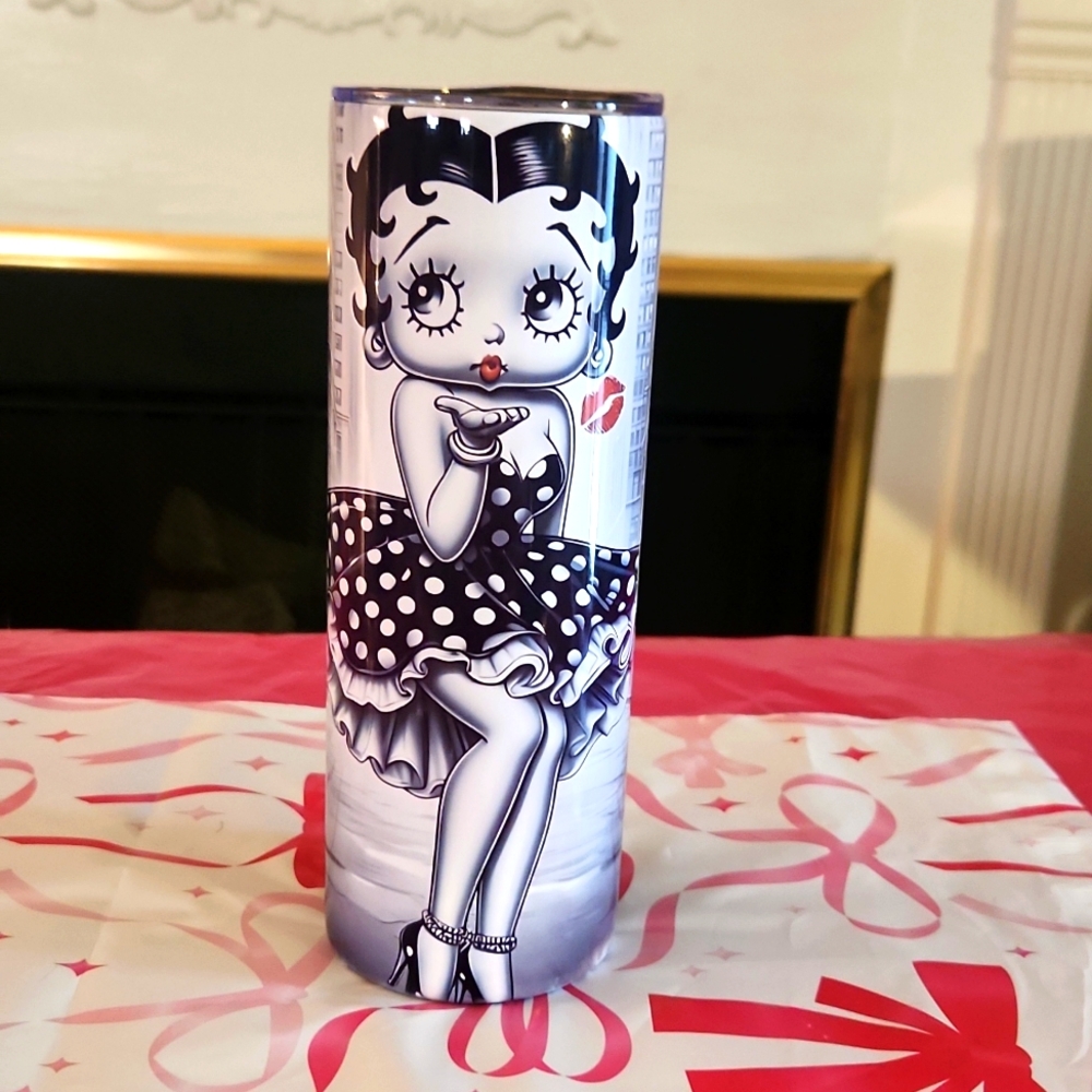 Betty Boop Kissing 💋 Tumbler.  20oz NWT Hand Crafted